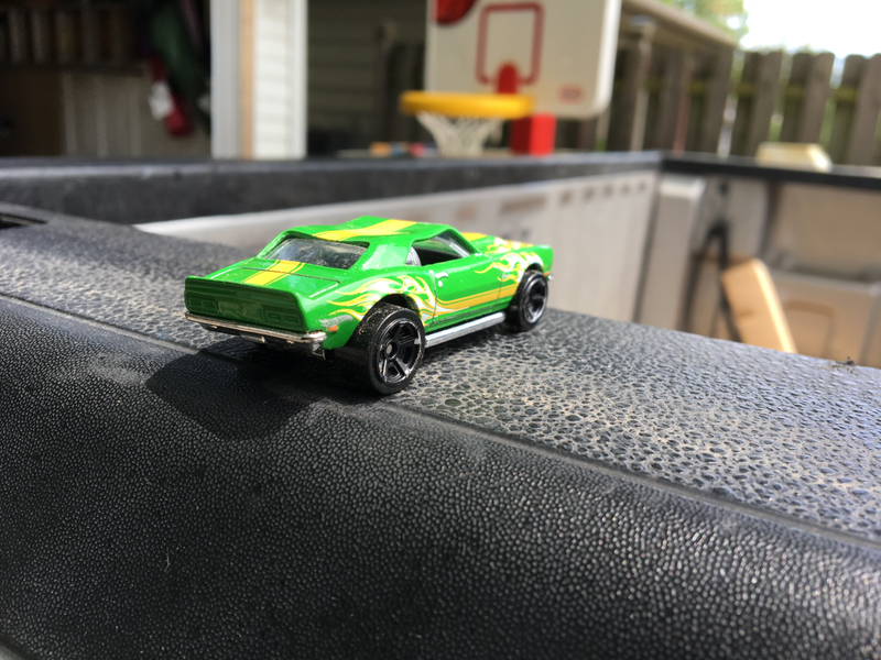 Illustration for article titled Whoopsie Wednesday: Camaro done got smooshed.